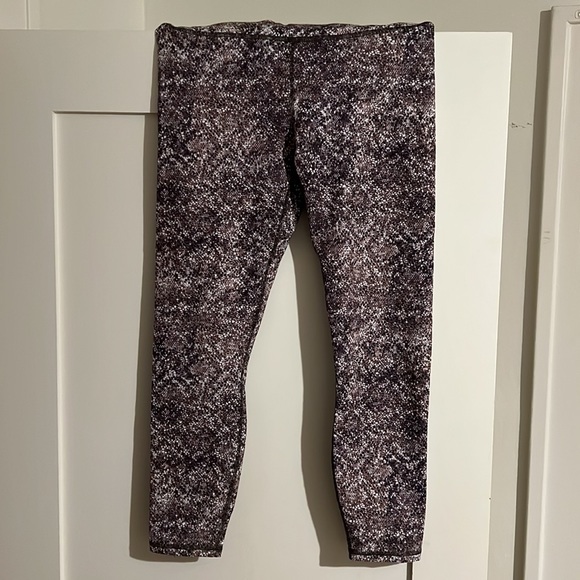 🛍️ Serpentine Define PowerHold Snake Print 7/8 Workout Leggings M - Picture 3 of 4